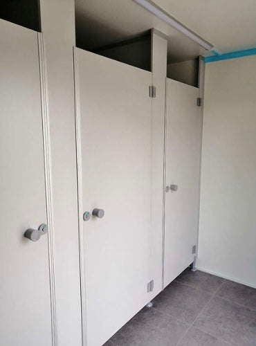 REMOLQUE SANITARIO DOBLE 5 WC 3 URINARIOS 6×2,40M