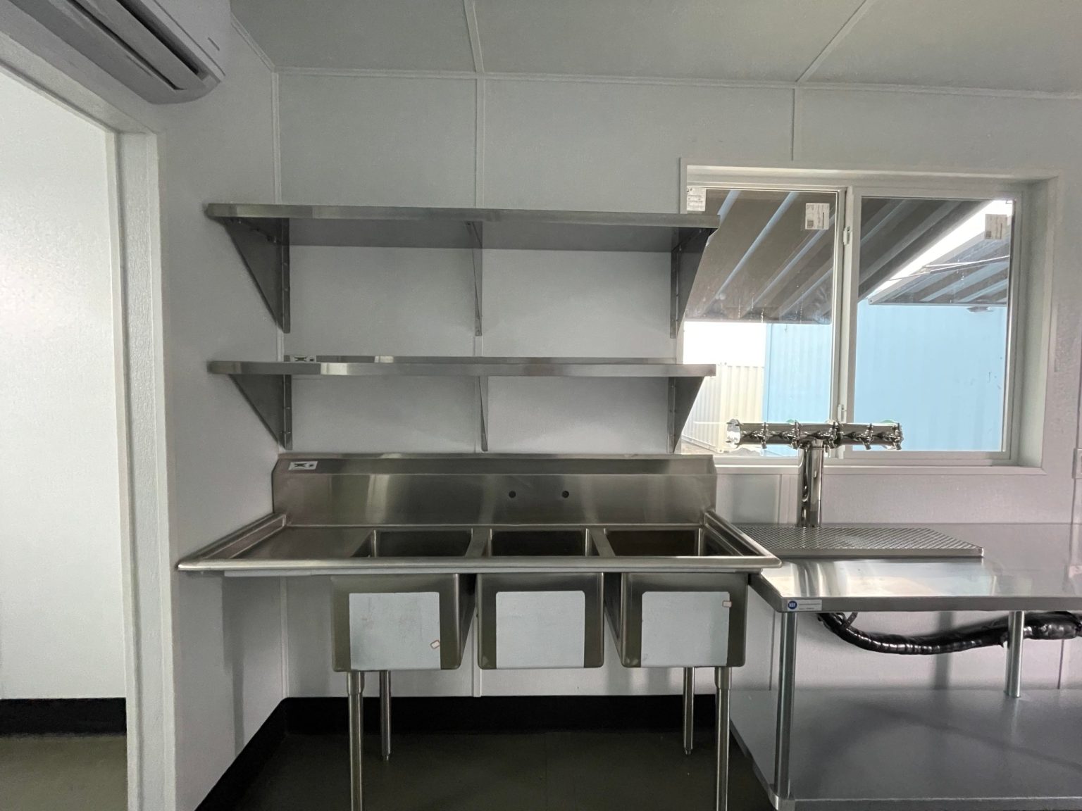 CONTENEDOR SNACK BAR DE 40 PIES