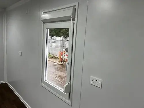 CONTENEDOR DE OFICINA ESTANDAR CON PUERTA CENTRAL