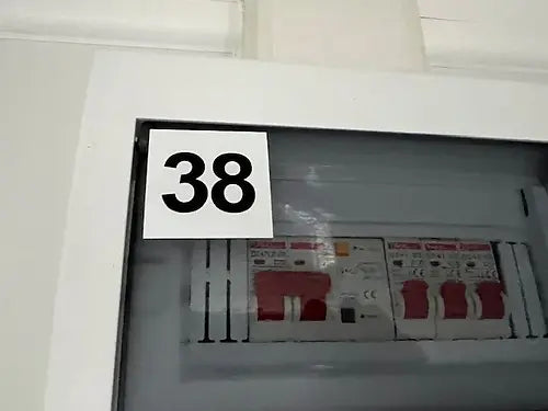 CONTENEDOR DE OFICINA ESTANDAR CON PUERTA CENTRAL