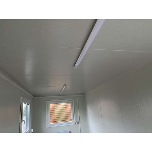 CONTENEDOR DE OFICINA CON PERSIANAS 6 X 2,4 M