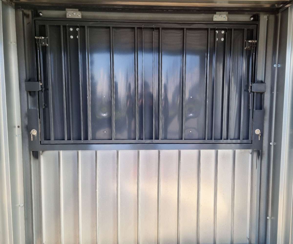 CONTENEDOR DE BAR CON GRAN SOLAPA DE VENTA