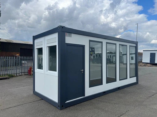 OFICINA PORTATIL CON VENTANAS GRANDES