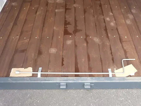CONTENEDOR DE 15 PIES CON INSTALACIÓN ELÉCTRICA, REJILLAS DE VENTILACIÓN Y BLOQUEO DE LLAVE