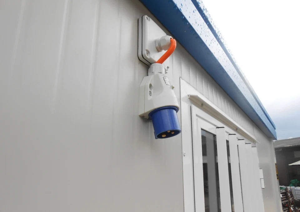 CONTENEDOR CON DUCHAS (DIM. 6.00 X 2.40 M)