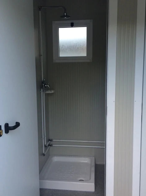 CONTENEDOR CON DUCHAS (DIM. 6.00 X 2.40 M)
