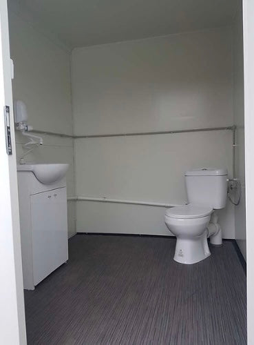 REMOLQUE SANITARIO CON INODORO DOBLE 3,50x2M