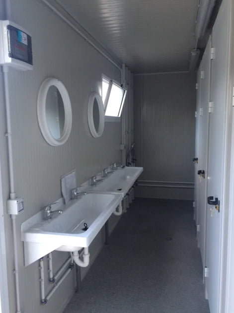 CONTENEDOR CON DUCHAS (DIM. 6.00 X 2.40 M)